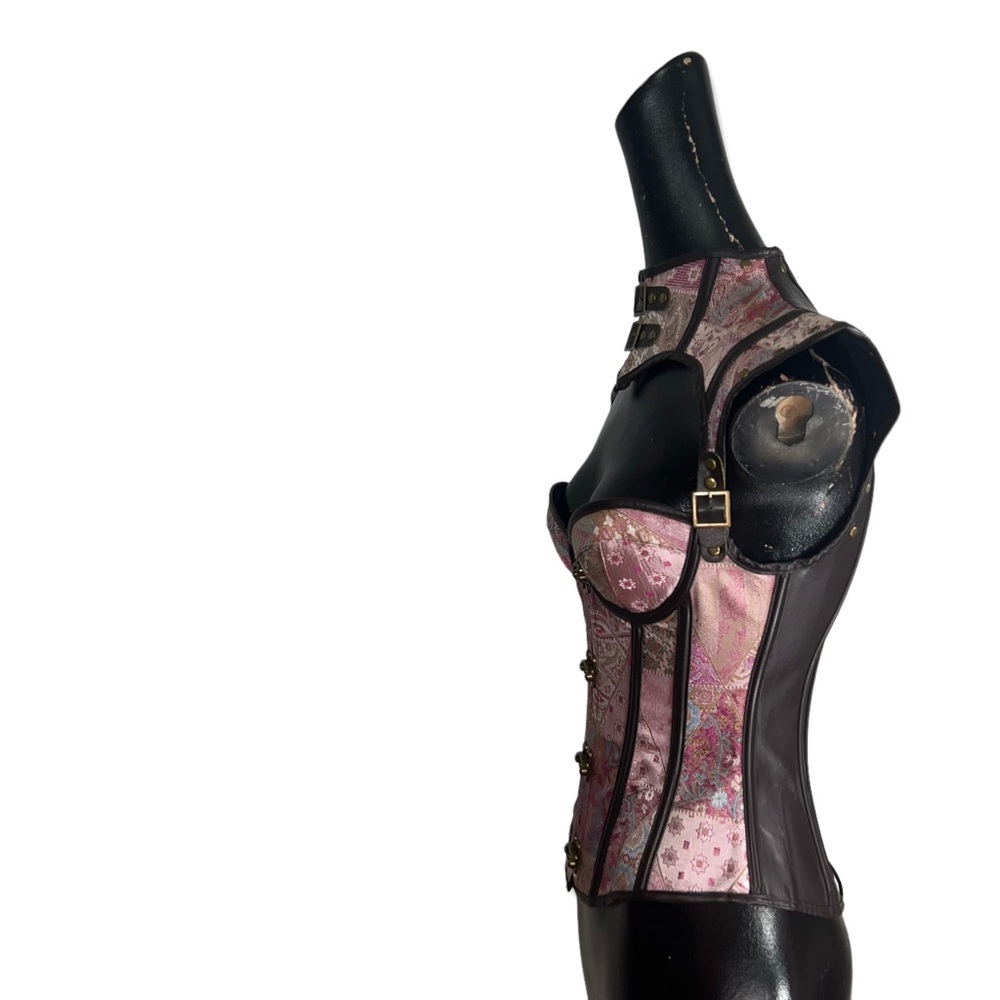 Pink corset - Picture 14 of 16
